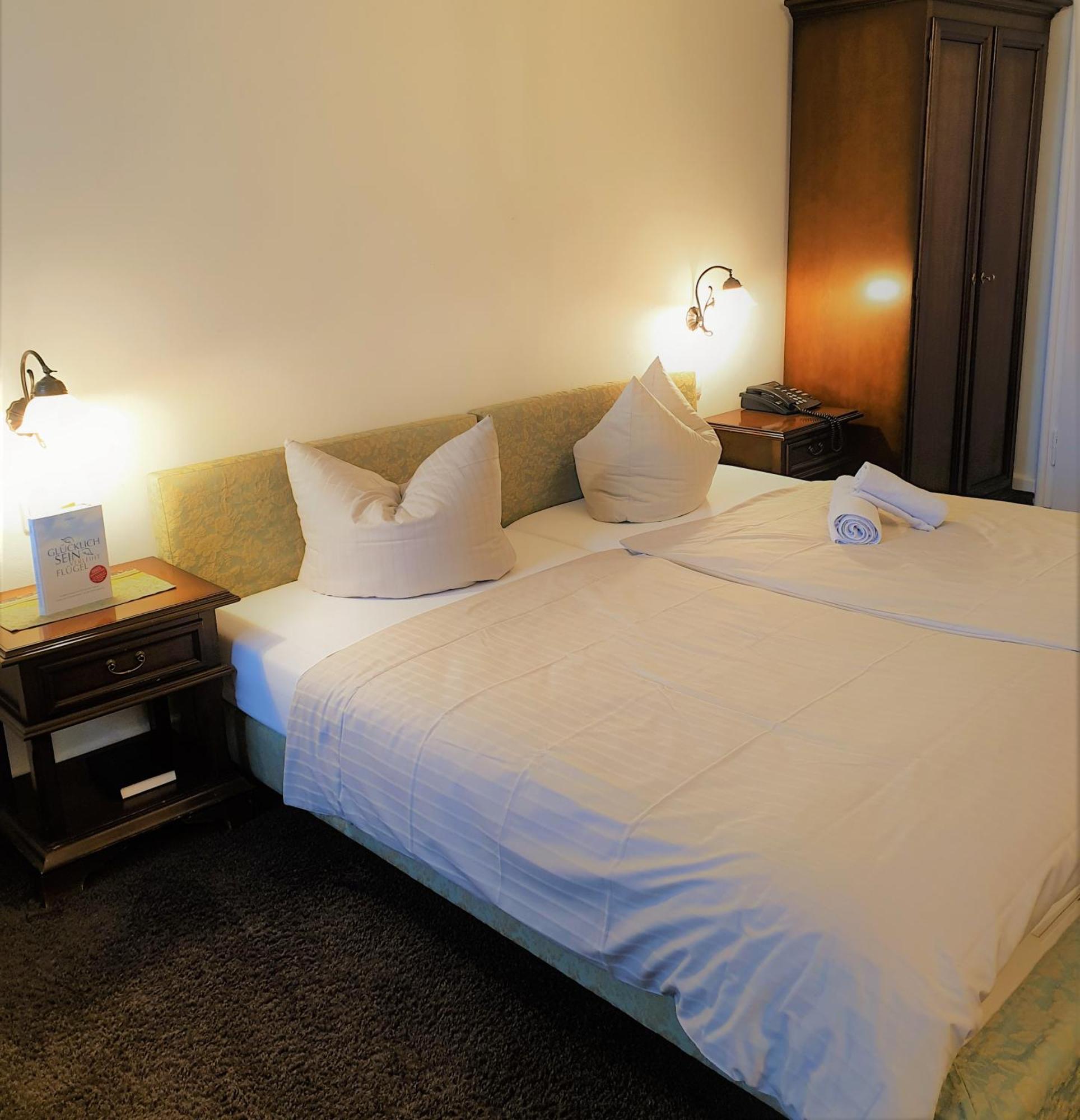 Brutsches Rebstock Hotel เลาเฟนเบิร์ก ภายนอก รูปภาพ