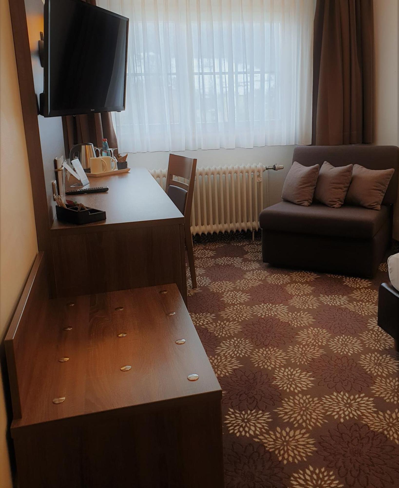 Brutsches Rebstock Hotel เลาเฟนเบิร์ก ภายนอก รูปภาพ