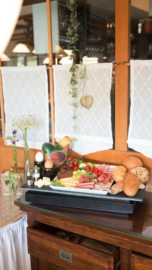Brutsches Rebstock Hotel เลาเฟนเบิร์ก ภายนอก รูปภาพ